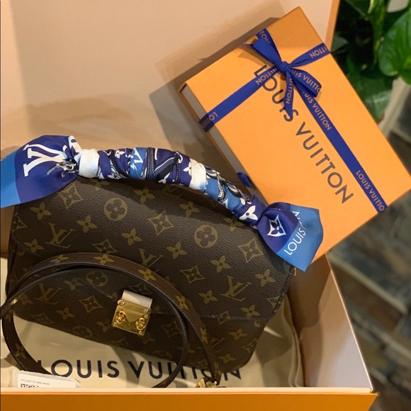 Louis Vuitton Pochette Metis - Picture 10 of 16